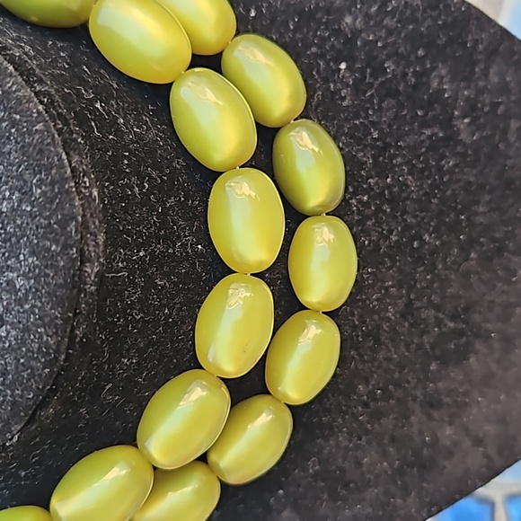 Vintage Retro Inspired Moonglow Beaded Necklace Silver Tone Accents Green W OS - Picture 2 of 4